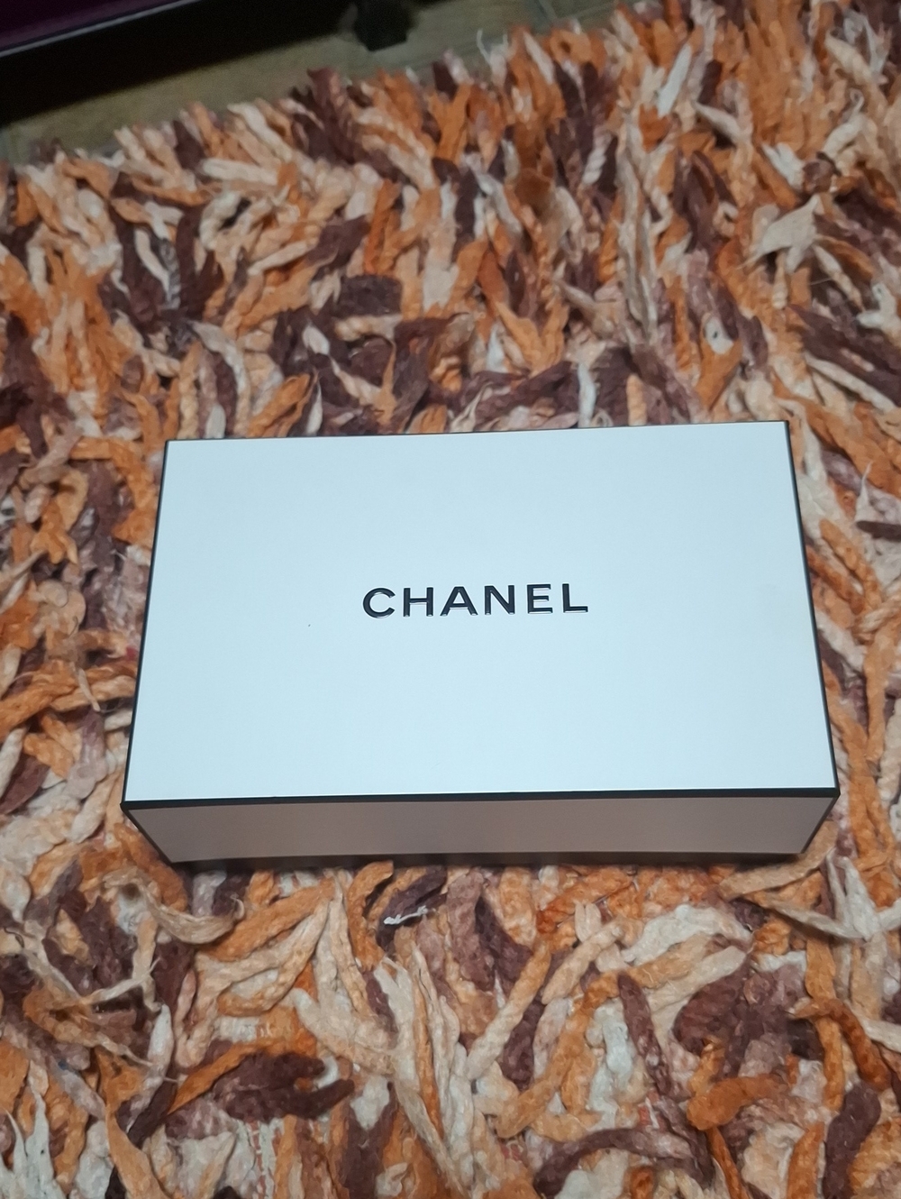 Chanel White Gift Box - Picture 2 of 8